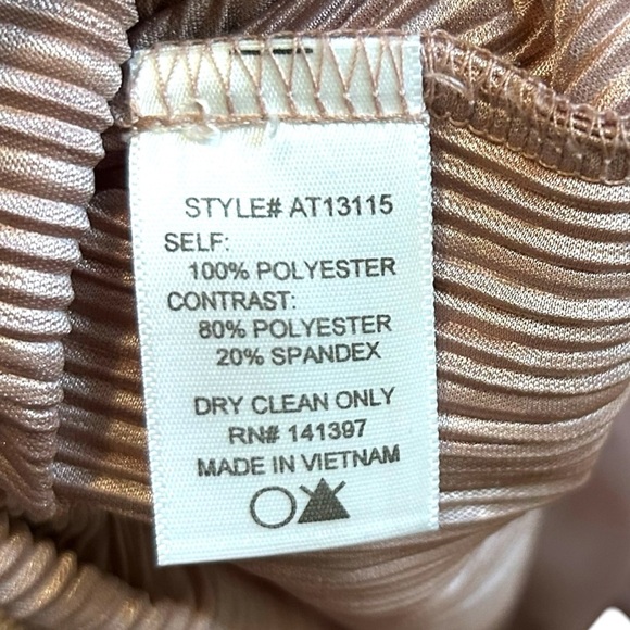 ASTR The Label Deep-V Pleated Pink Bodysuit- Size Small - Picture 9 of 11